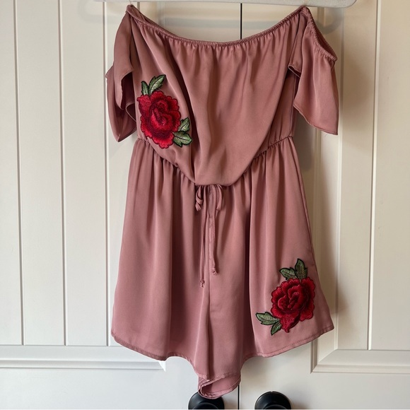 Everly Romper Sleeveless with Flowers in Dusty Pink Size S - Picture 1 of 12